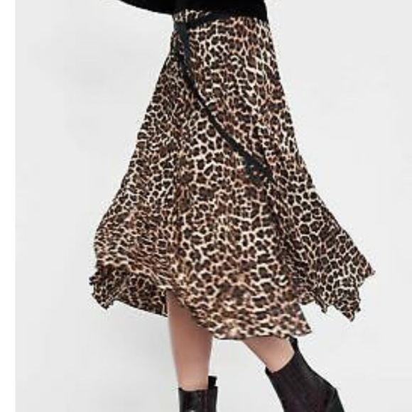 NWT Zara size small cheetah skirt with back slit. - Picture 4 of 4